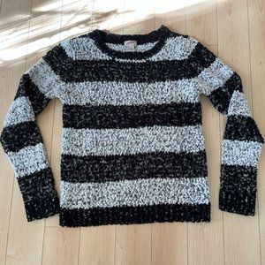Long sleeve pull over fall/winter sweater